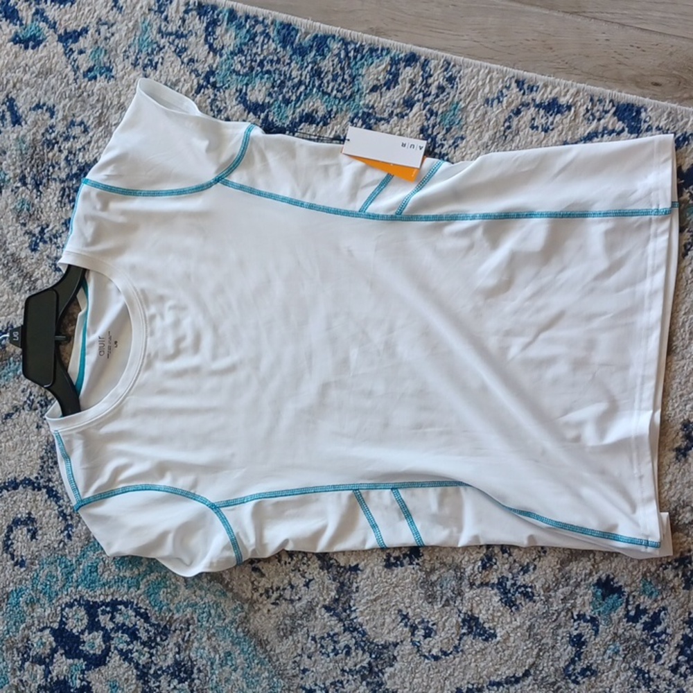 AUR WOMENS SZ LARGE GOLF TOP